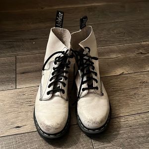 WHITE DOC MARTEN BOOTS